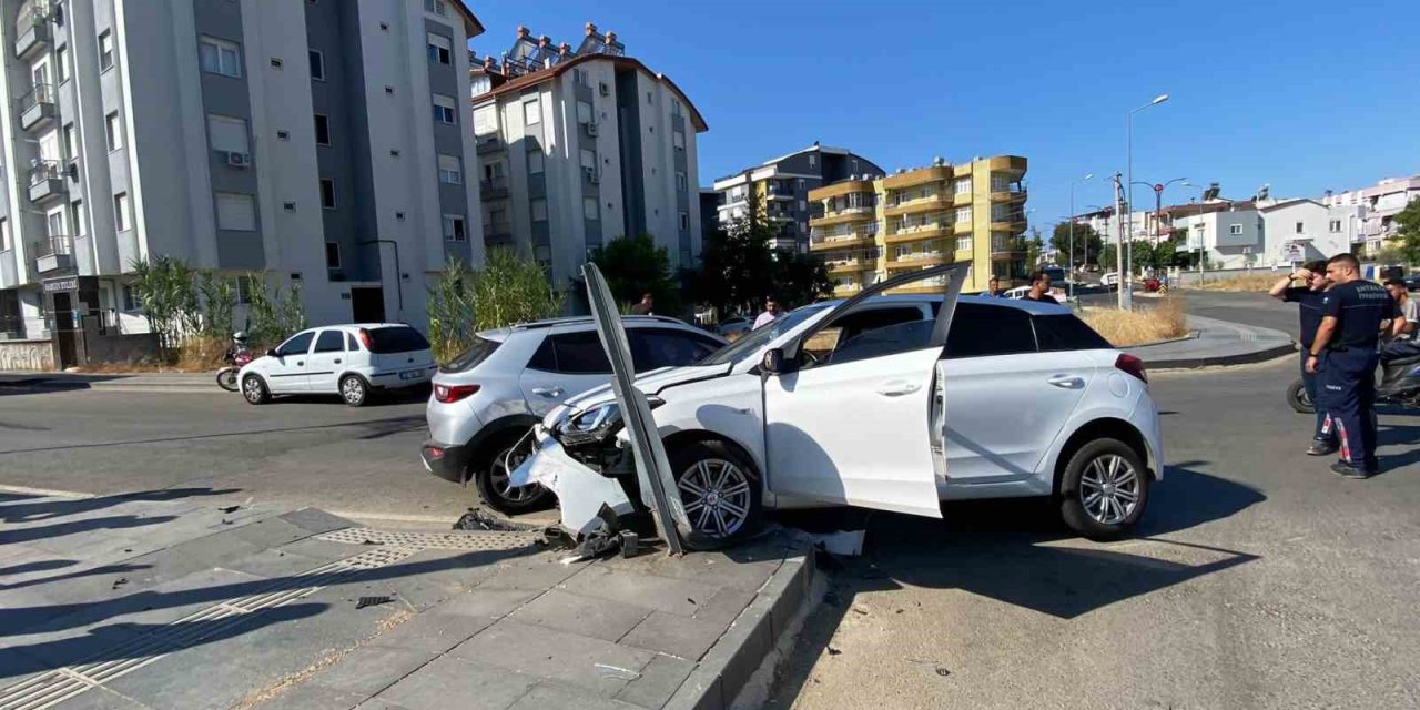 İki Otomobilin Çarpıştığı Kazada 1,5 Yaşındaki Bebek Yaralandı