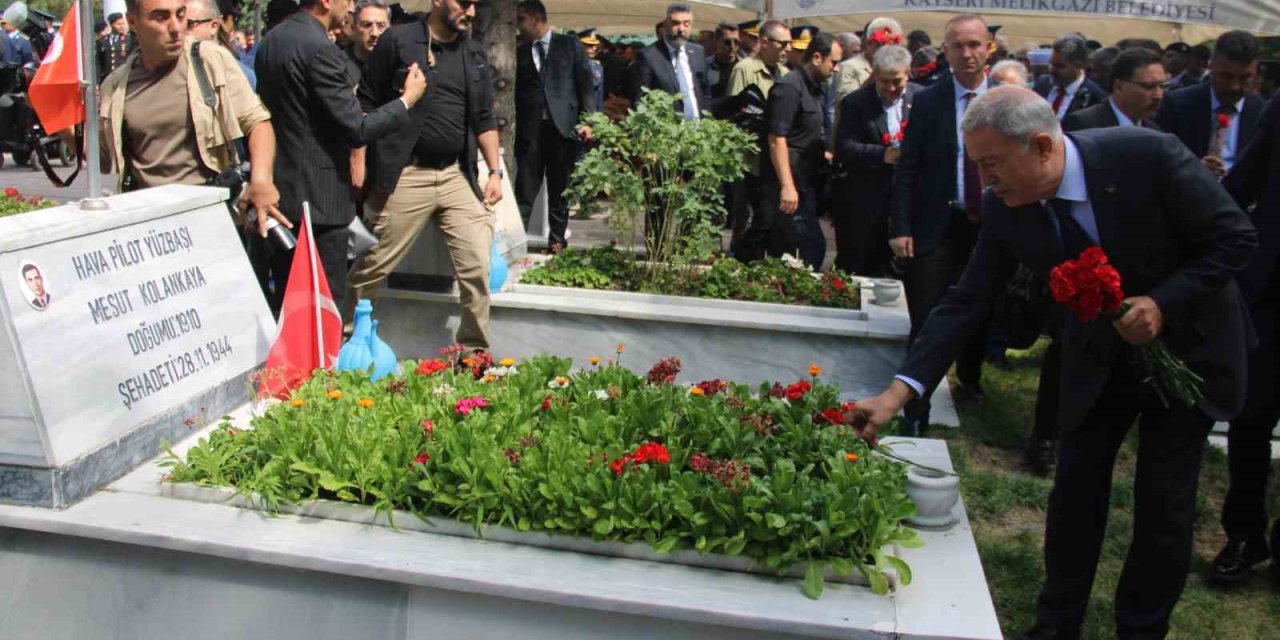 Hulusi Akar: "o Gece Her Türk’ün Asker Doğduğunu Tüm Dünyaya Gösterdik"