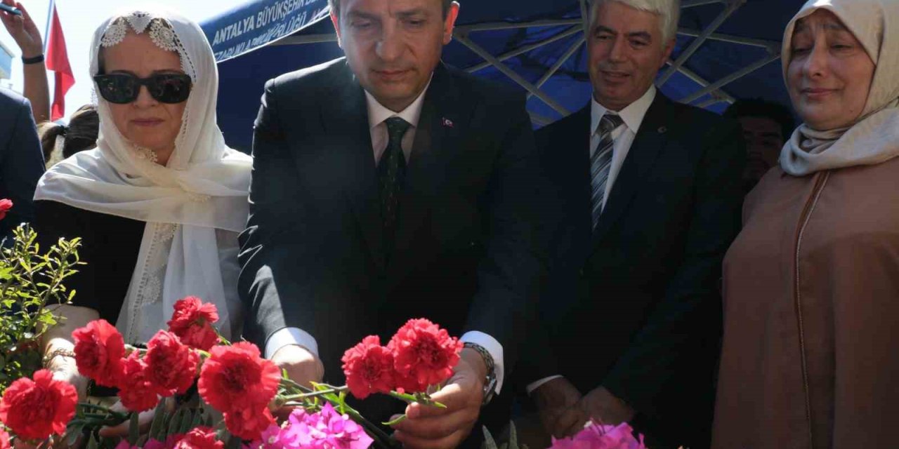 15 Temmuz Demokrasi Ve Milli Birlik Günü Etkinlikleri Şehit Mezarlarını Ziyaret İle Başladı