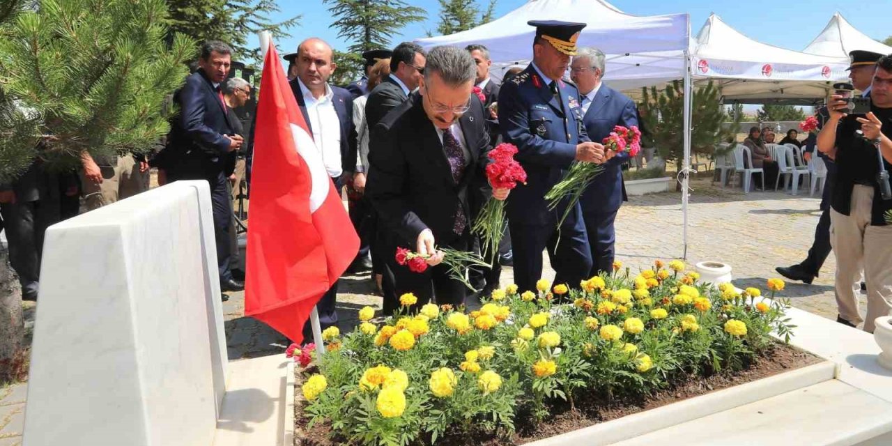 Şehit Fatih Dalgıç Kabri Başında Dualarla Anıldı