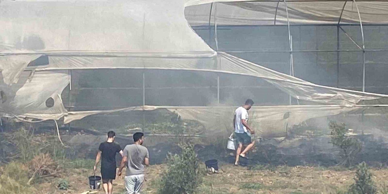 Serik’te Korkutan Yangında Seralar Zarar Gördü