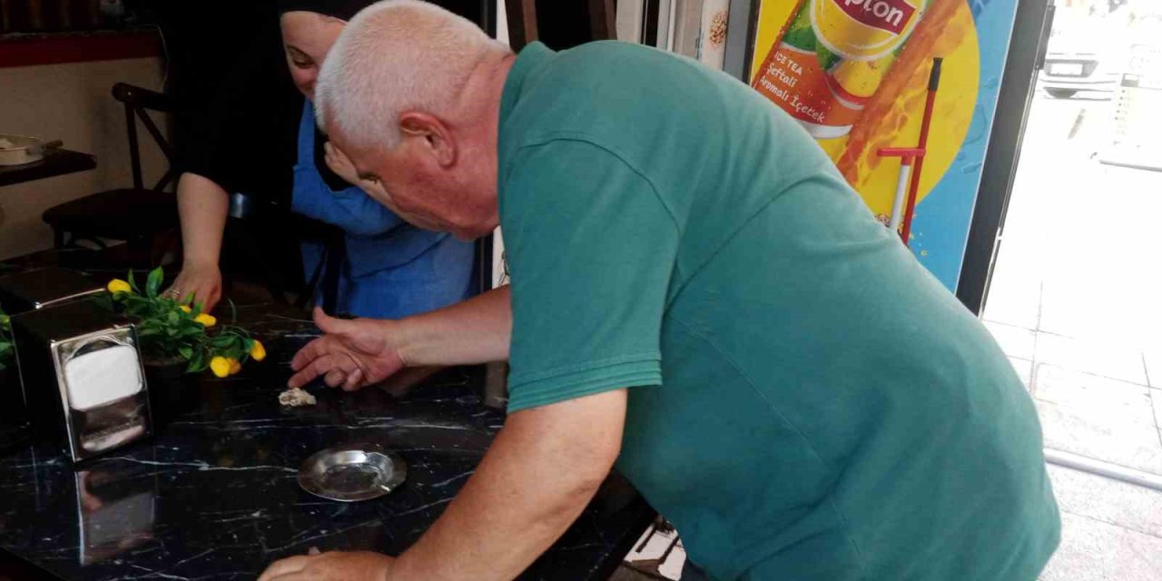 Esnafın ’yavru Kumruyu Kurtarma’ Çabası Görenlerin Takdirini Topladı