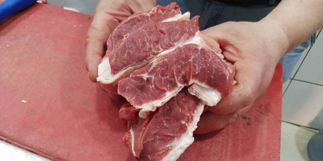 Buzluktan Alınan Etin Yanlış Yöntemlerle Çözdürülmesiyle İlgili Kasaptan Uyarı