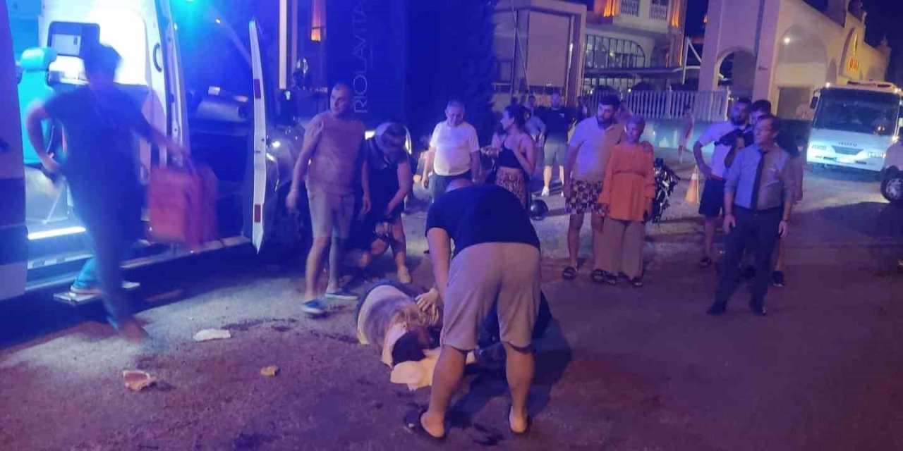 Motosiklet Rus Turiste Çarptı: 2 Yaralı