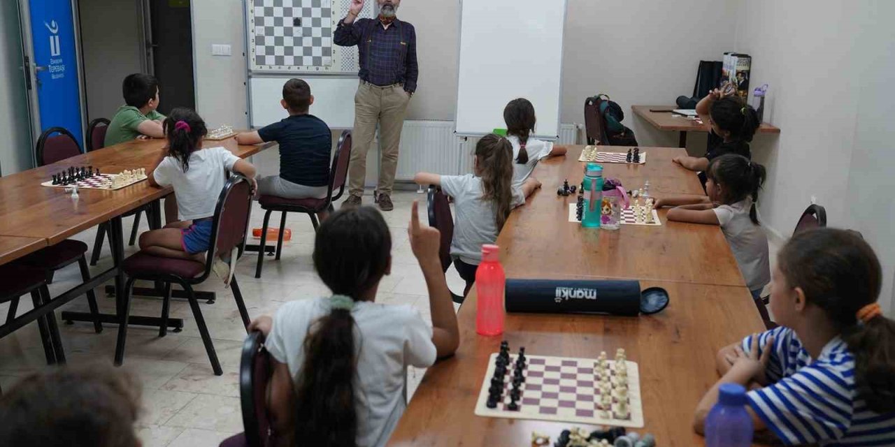 Satranç İle Zihinlerini Geliştiriyorlar