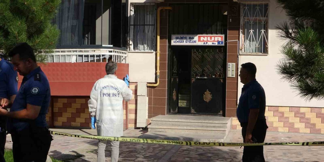 Komşular Arasında "çöp" Kavgası Kanlı Bitti: 2 Yaralı