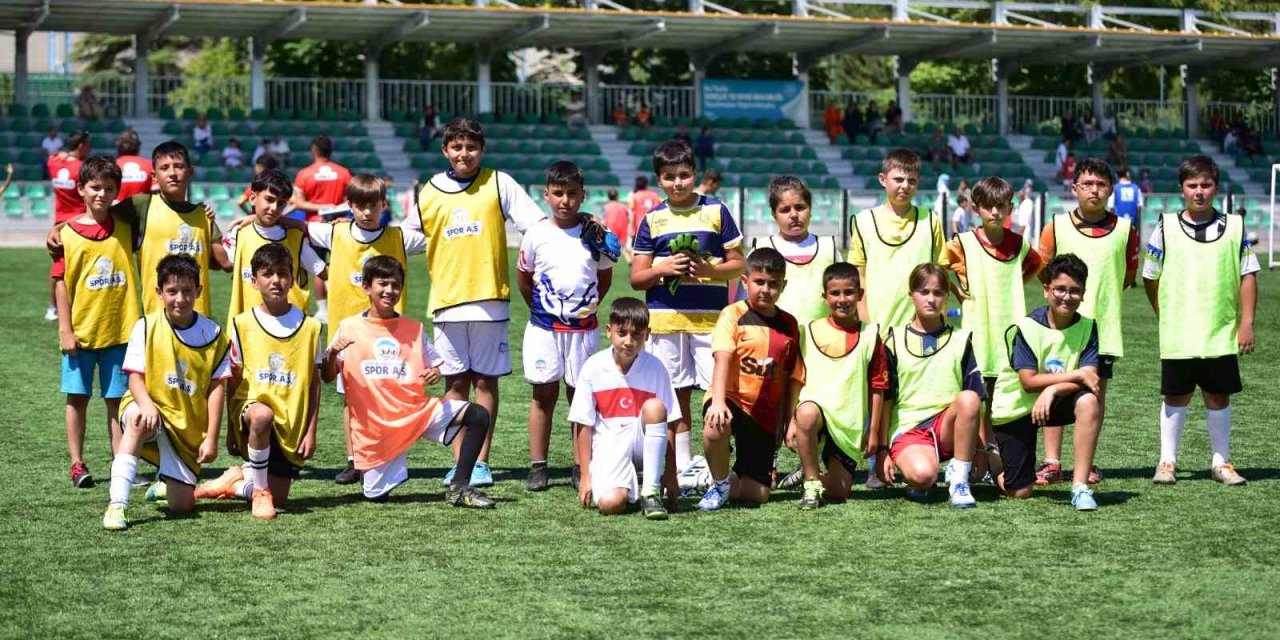 Büyükşehir’den 2 Bin 500 Kişi İle 1’inci Yaz Dönemi Spor Şenliği