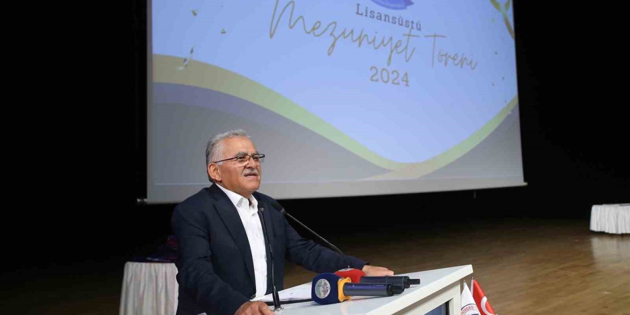 Başkan Büyükkılıç, Erü 2023-2024 Lisansüstü Mezunlarının Heyecanına Ortak Oldu