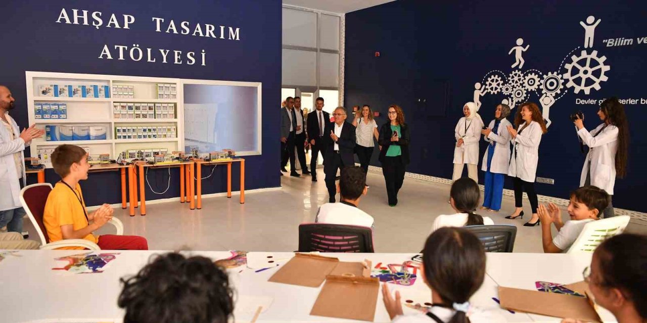 Başkan Büyükkılıç, Bilim Meraklısı Çocuklarla Buluştu