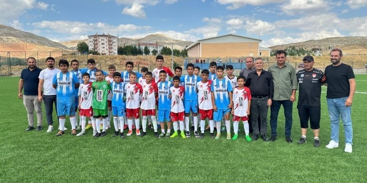 Yeşil Sahada Akkışla-palas Dostluğu