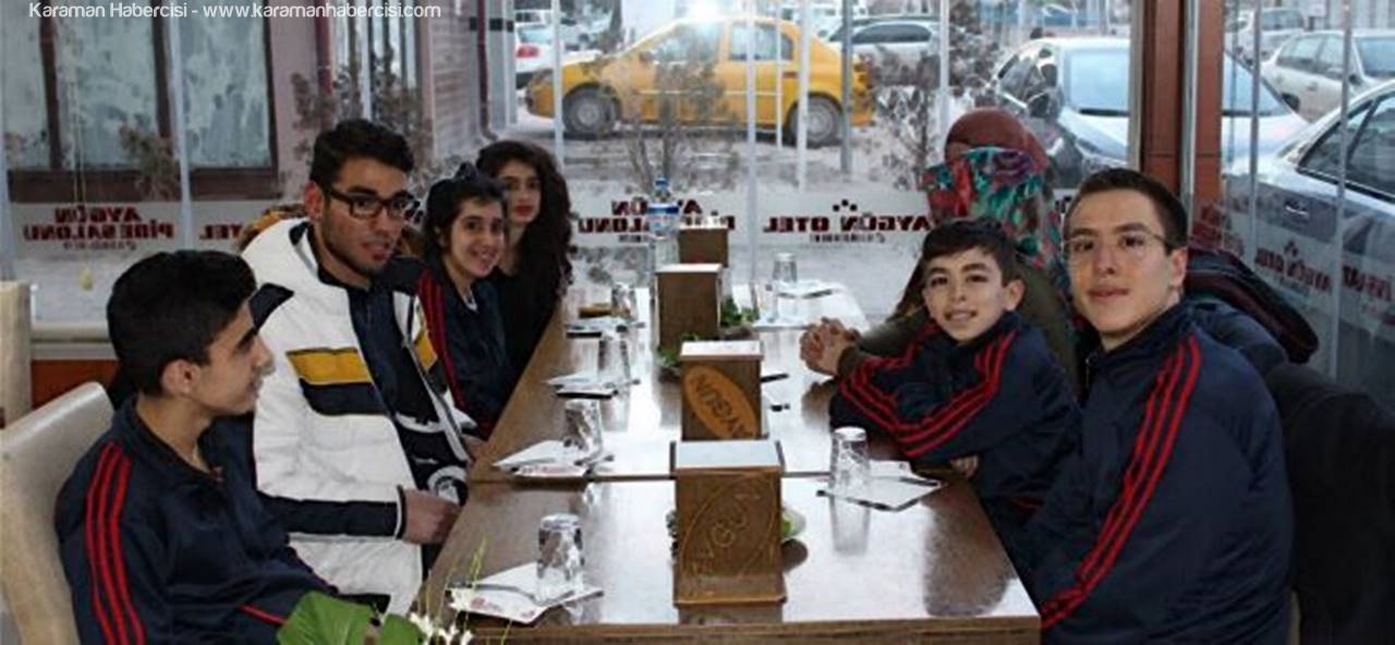 Bedensel Engelli Sporcular Yemekte Bir Araya Geldiler