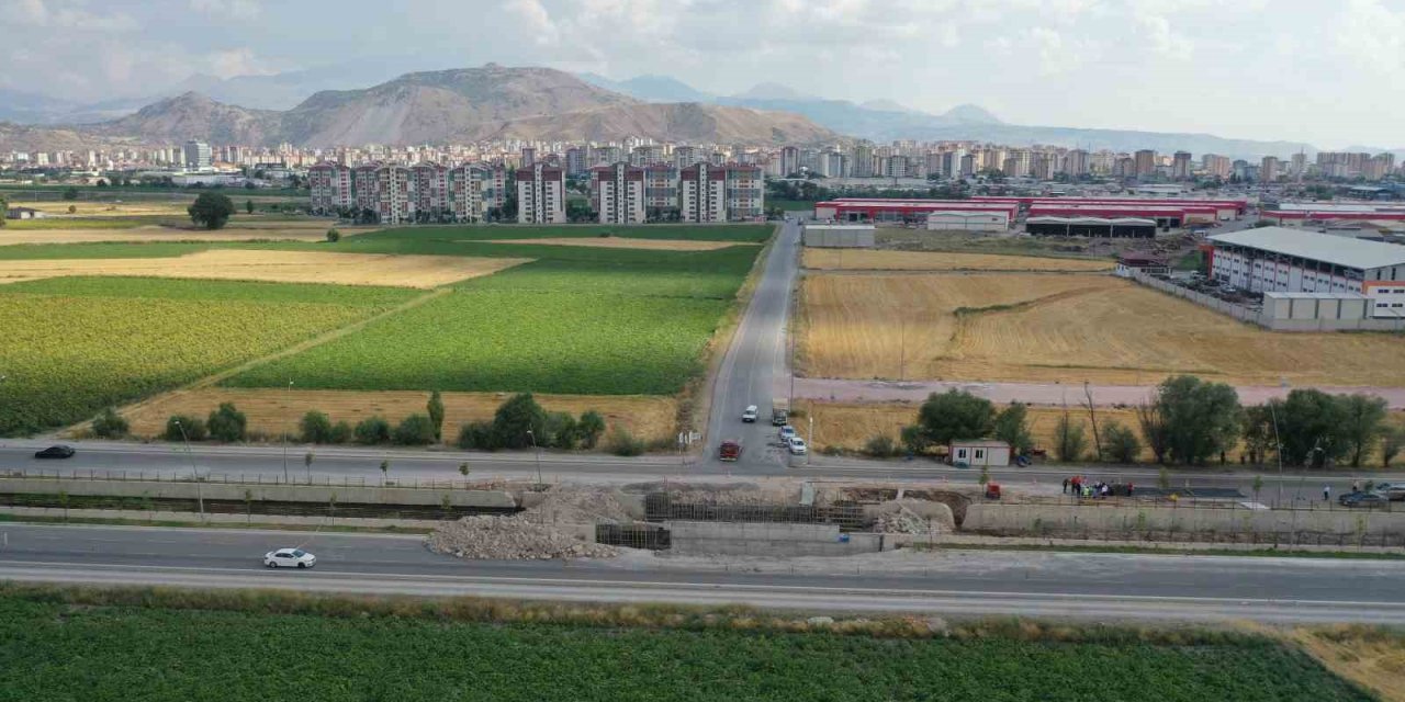 Esnaf Dostu Büyükkılıç, Şeker Toki Ve Oto Servisleri Sanayi Sitesi’ne Hizmet Verecek Köprü Çalışmasını İnceledi