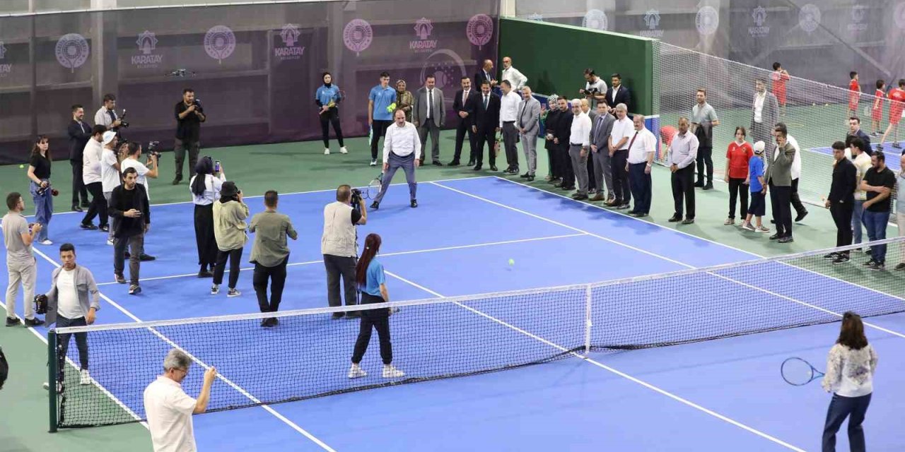 "Karatay'ın En Büyük Kapalı Tenis Kortu Hizmete Açıldı"