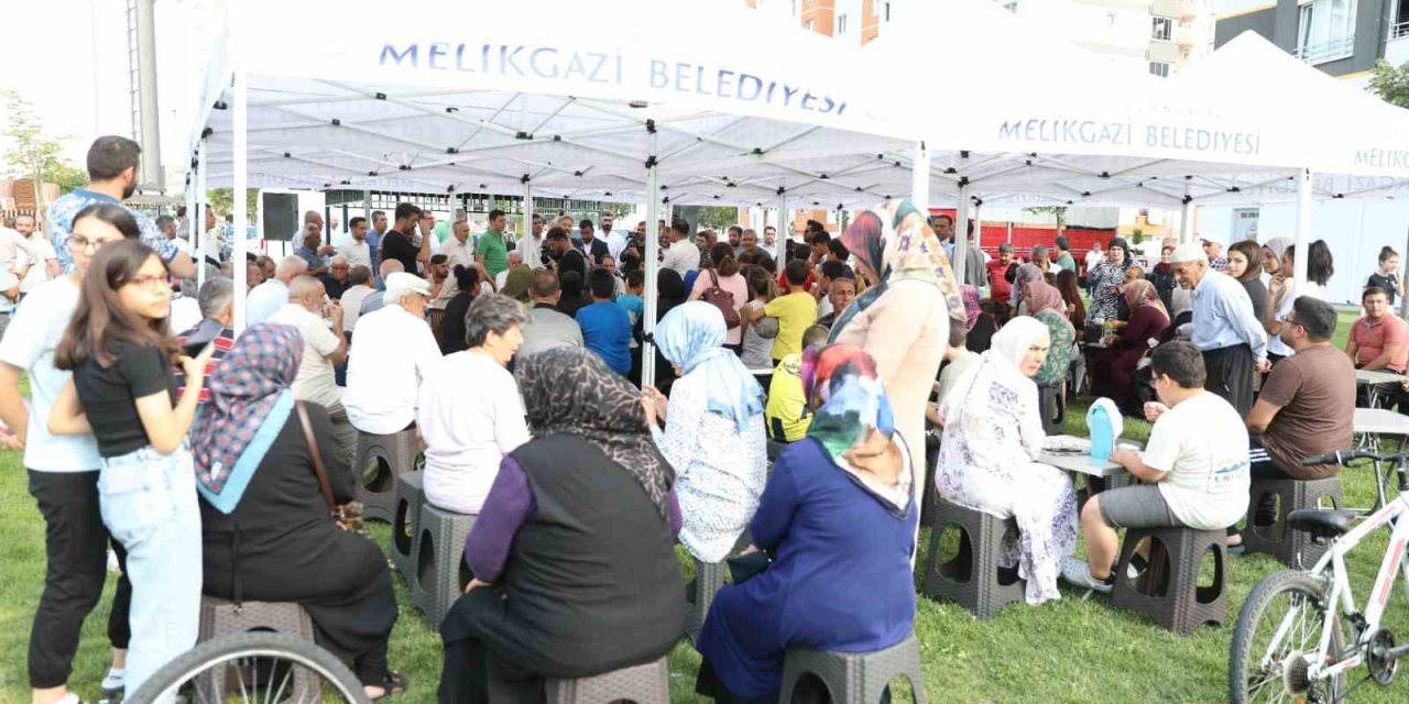 ‘mobil Başkan’ Durak Durak Gezmeye Devam Ediyor