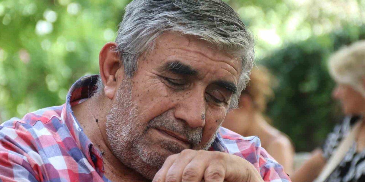 36 Yıldır Oturarak Uyuyan Adam: “herkes Yattıktan Sonra Gece Çocuk Gibi Ağlıyorum”