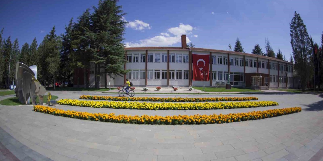 Anadolu Üniversitesi Hukuk Fakültesi Adalet Sistemine Nitelikli Mezunlar Kazandırıyor