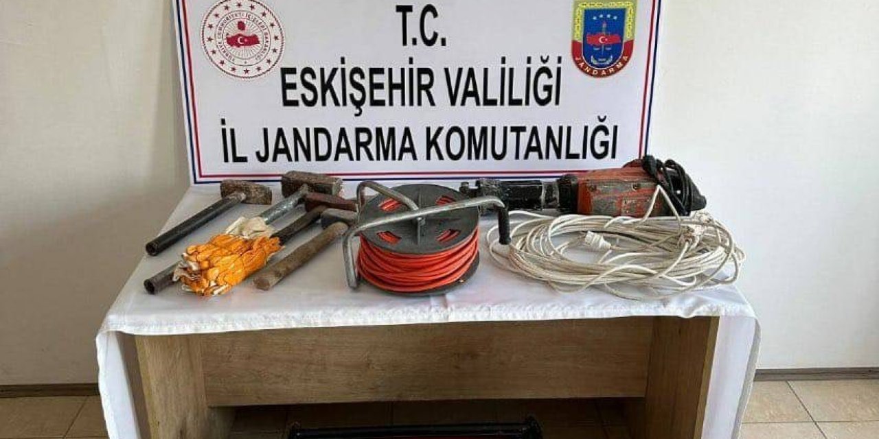 Kaçak Kazı Yapan 3 Şahsa Jandarmadan Operasyon