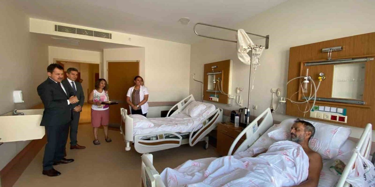 Cumhuriyet Başsavcısı Ali Yeldan, Uyuşturucu Operasyonunda Yaralanan Polis Memurunu Ziyaret Etti