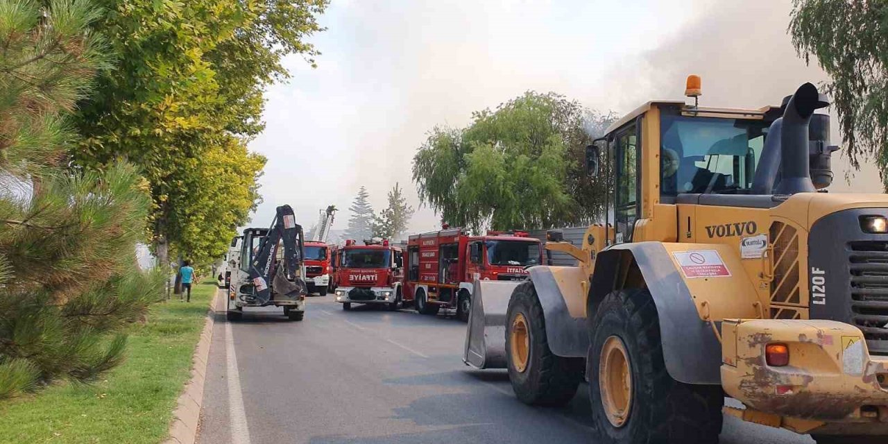 Kayseri’de Kağıt Fabrikasında Yangın