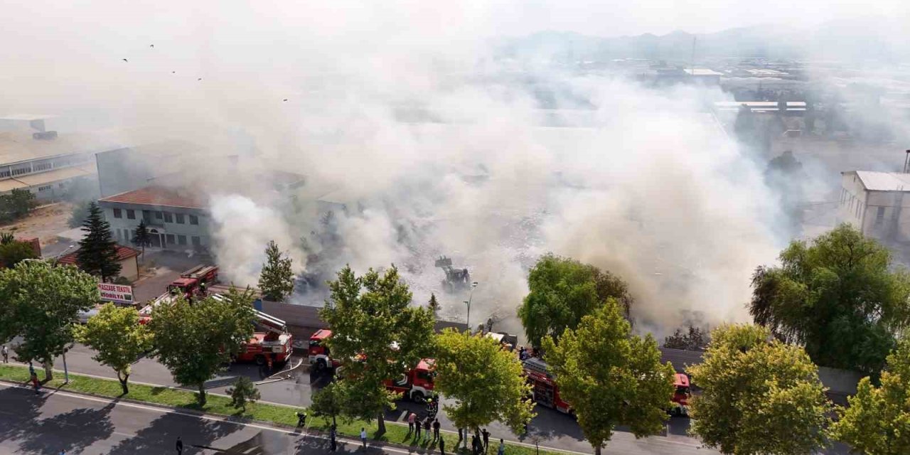 Kağıt Fabrikasındaki Yangın Havadan Görüntülendi