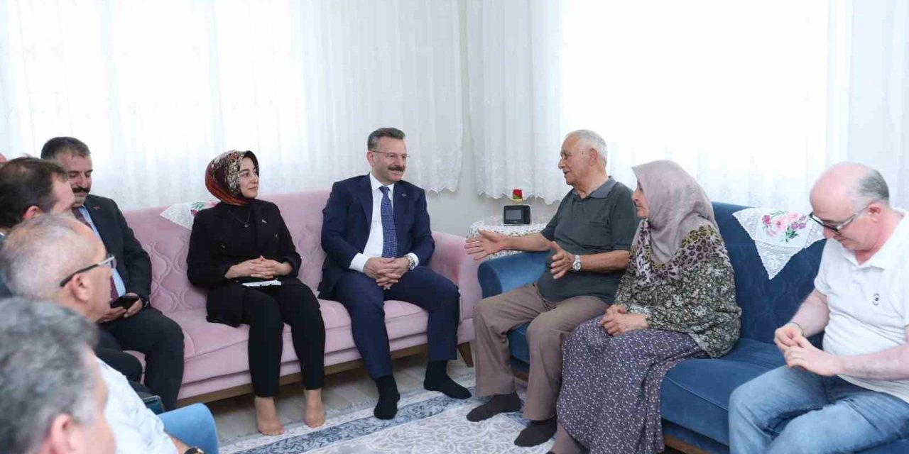 Vali Aksoy, Şehit Ailesine Ziyarette Bulundu