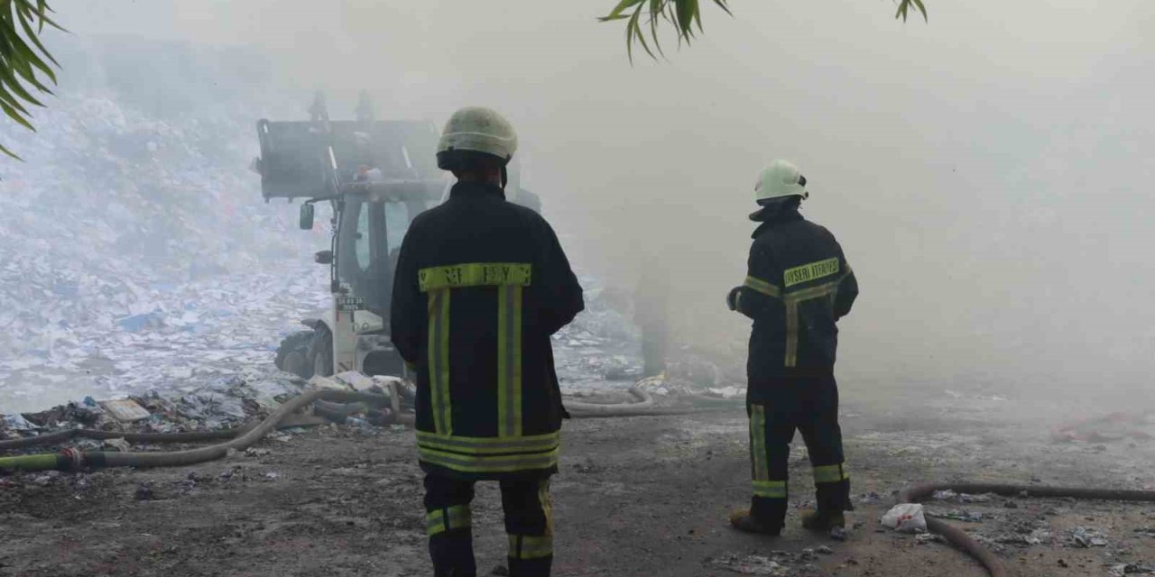 Kayseri’de Alev Alan Otlar Fabrikayı Yaktı