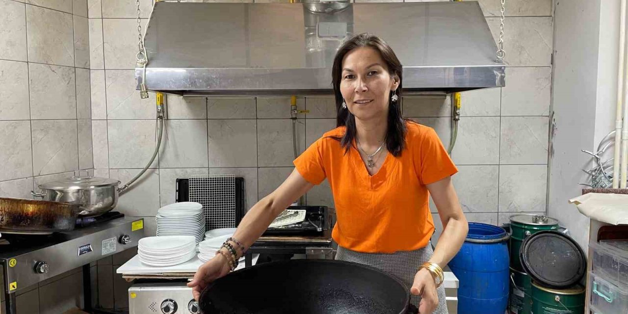 Çibörek Ustası Atalarından Kalan 150 Yıllık Kazanı Mutfağından Ayırmıyor