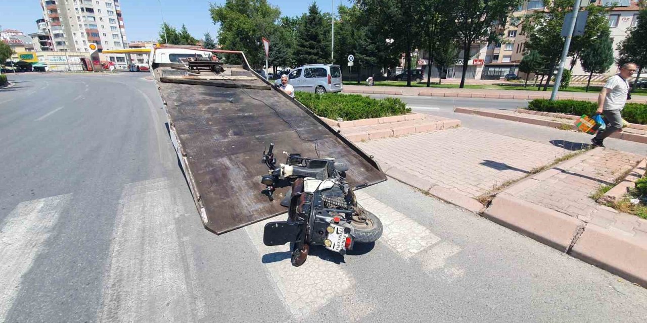 Elektrikli Motosikletin Çarptığı Kadın Ağır Yaralandı