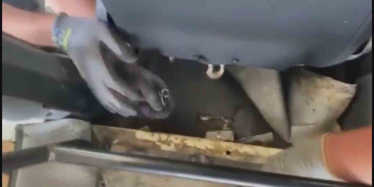 Aracın Gizli Bölmesinden 10 Kilo Uyuşturucu Çıktı