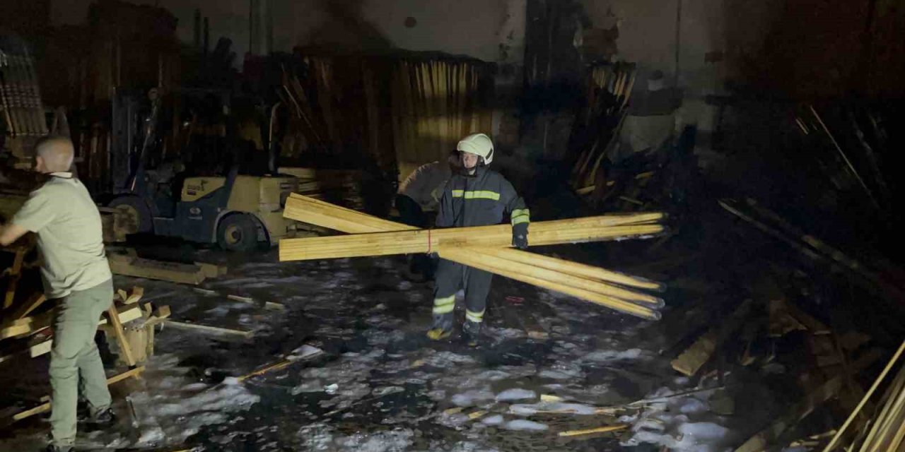Kereste Deposunda Çıkan Yangın Maddi Hasara Neden Oldu