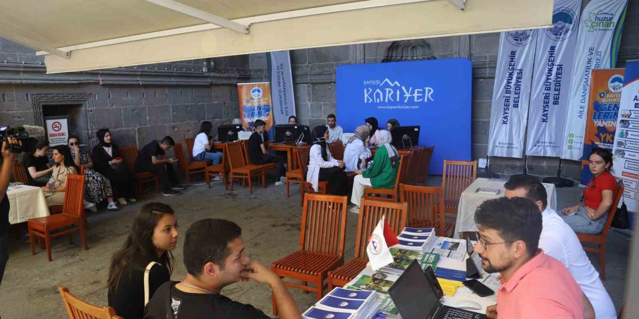 Büyükşehrin Ücretsiz Yks Tercih Danışmanlığı Hizmetine Gençlerden Yoğun İlgi