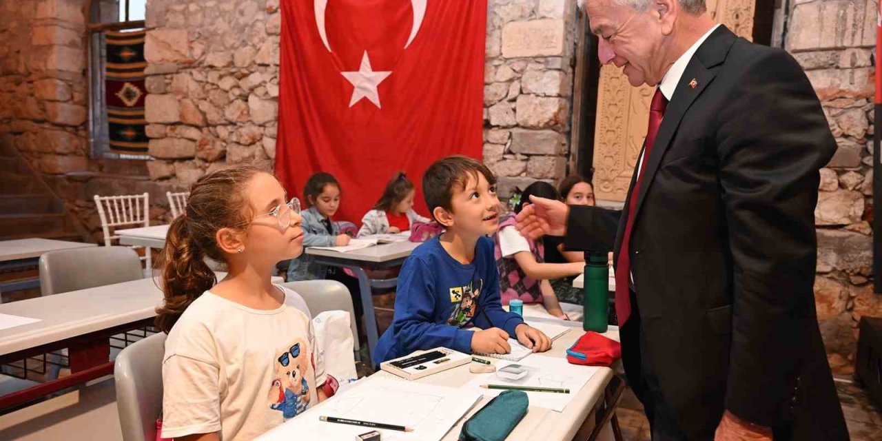 Finike Belediyesi'nin Ücretsiz Kurslarına Büyük İlgi