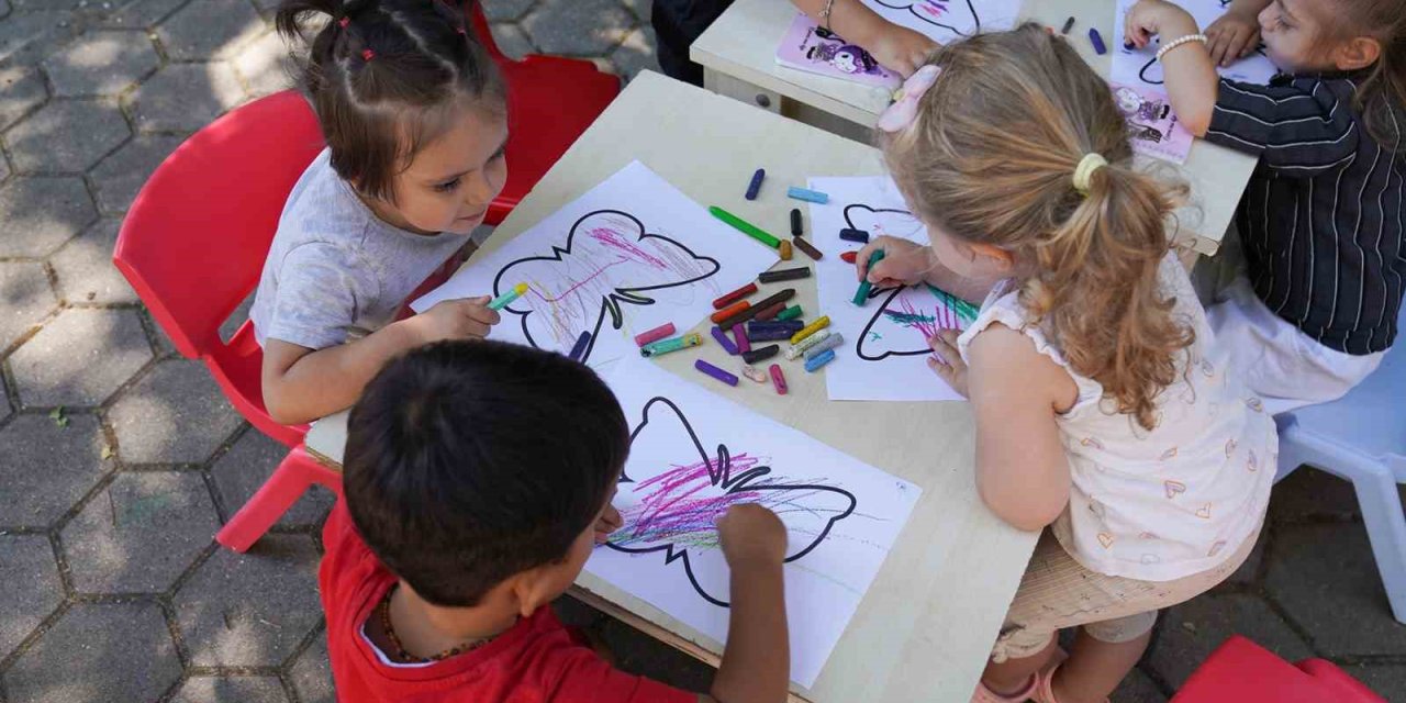 Minikler Hem Eğleniyor Hem Öğreniyor