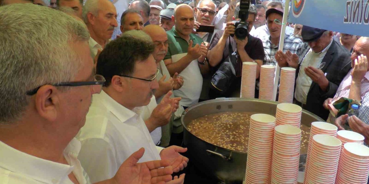 Lokantacılar Odası’ndan 10 Bin Kişilik Aşure İkramı