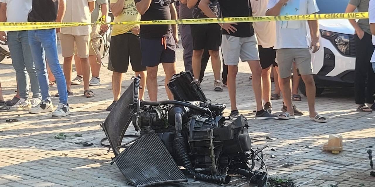 Antalya'da İki Otomobil Çarpıştı: 3 Yaralı
