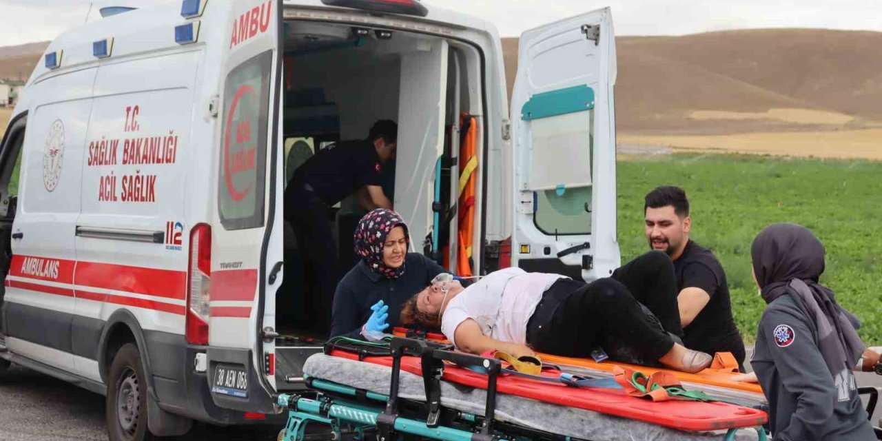 Otomobille Çarpışan Araç Sulama Kanalına Düştü: 1 Ölü, 3 Yaralı