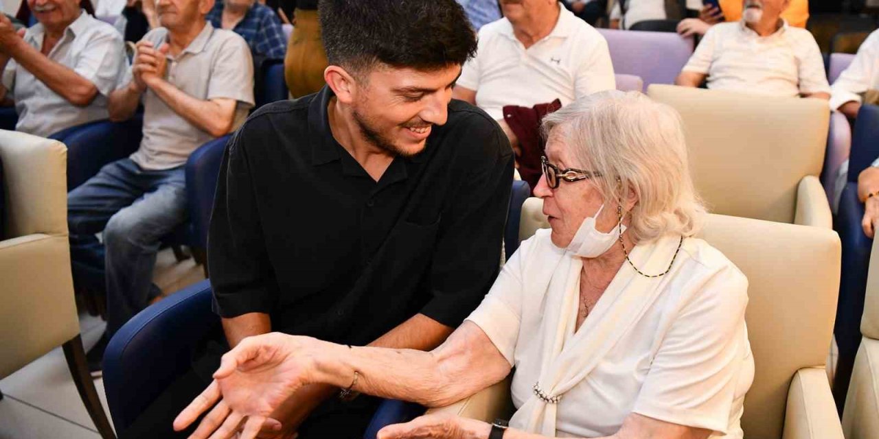 Gençlerle Deneyimli Vatandaşlar Gençlik Merkezi’nde Buluştu