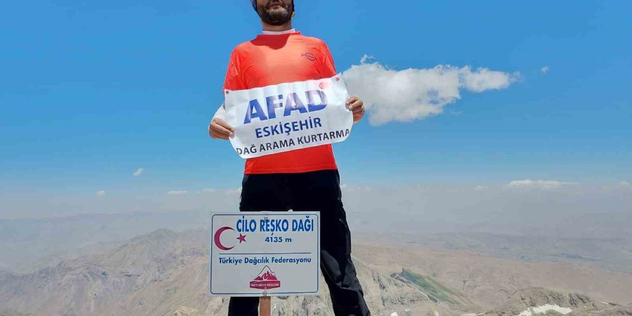 Afad, Hakkari’deki Cilo Dağı Zirvesine Tırmanan Personelini Tebrik Etti
