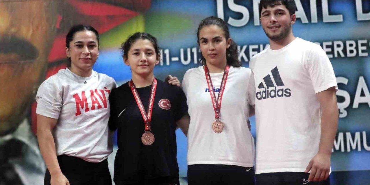 Kepez’in Kadın Güreşçileri Türkiye Şampiyonası’nda Bronz Madalya Kazandı,