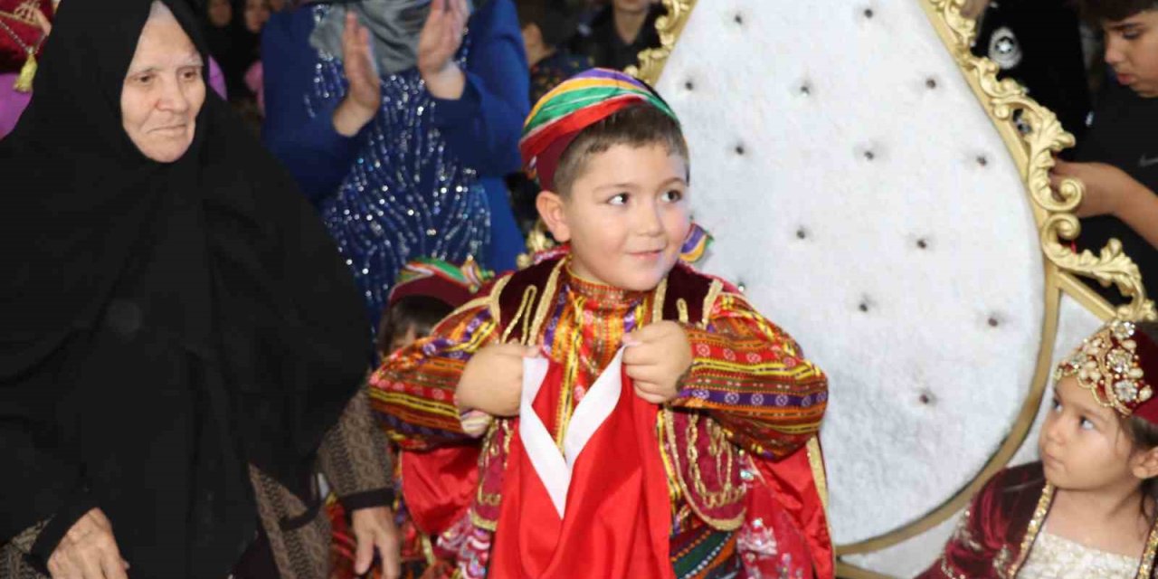 Şehidin Emaneti Şanlı Türk Bayrağını Torununa Verdi