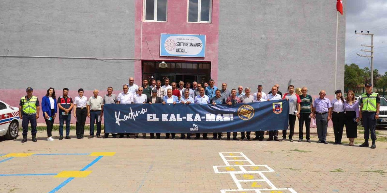 Seyitgazi İlçesindeki 50 Muhtara Kadına Yönelik Şiddetle Mücadele Semineri Verildi