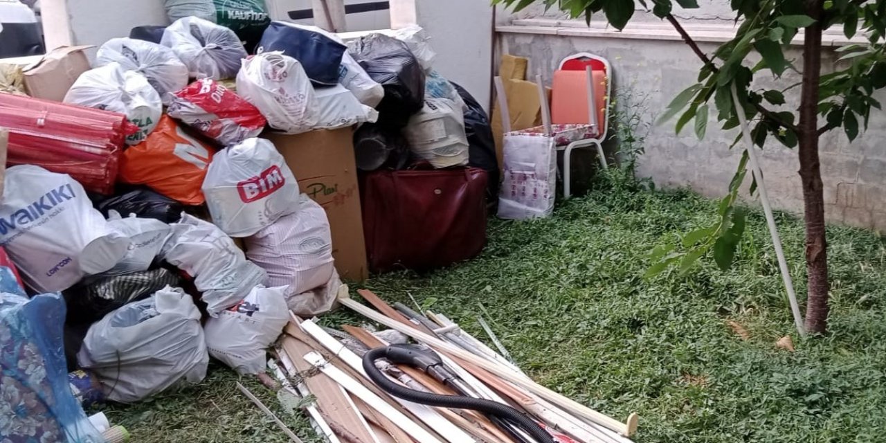 50 Ton Çöp Çıkarılan Evdeki Adam Yeniden Atık Biriktirmeye Başladı