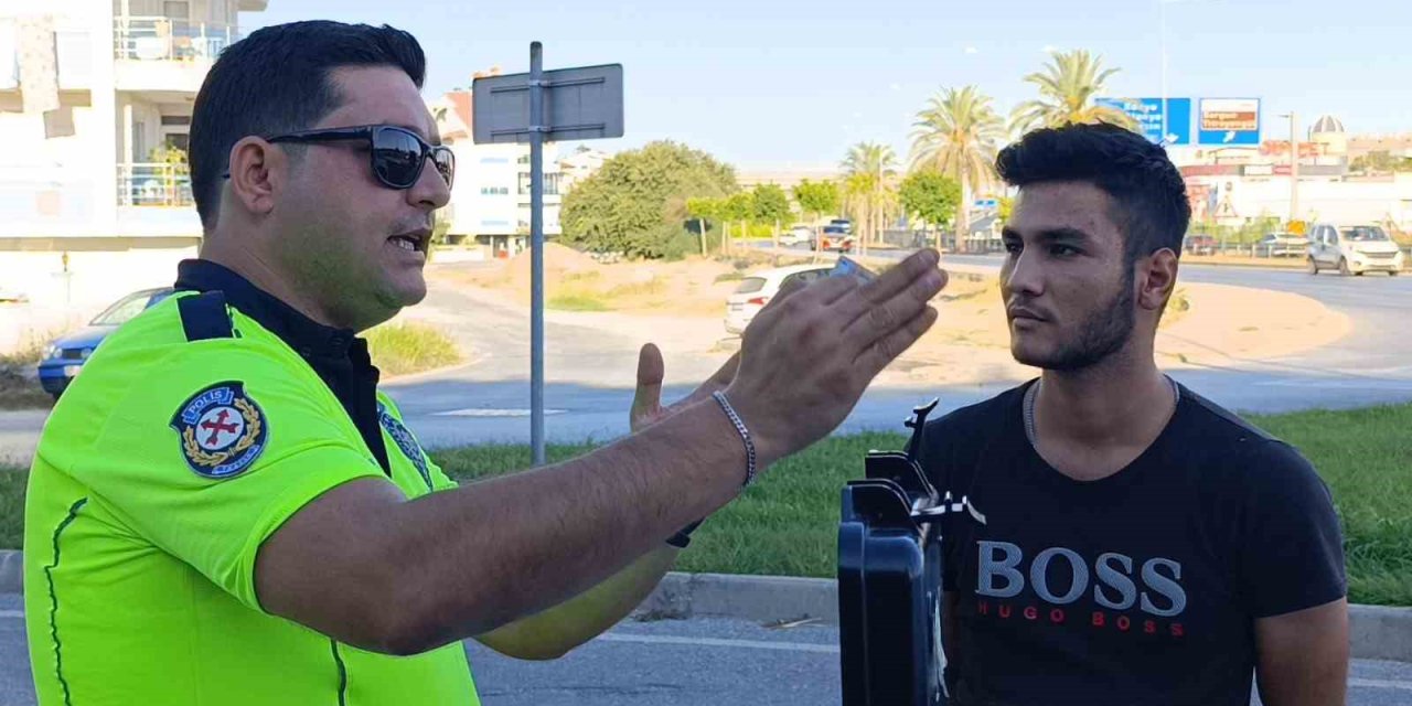 Trafiği Tehlikeye Düşüren Genç Sürücüye Trafik Polisinden Az Ceza Çokça Nasihat