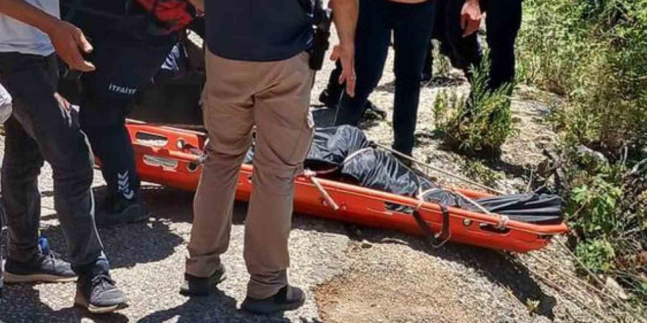 Yayla Yolunda Uçuruma Yuvarlanan Kamyonetin Sürücüsü Hayatını Kaybetti