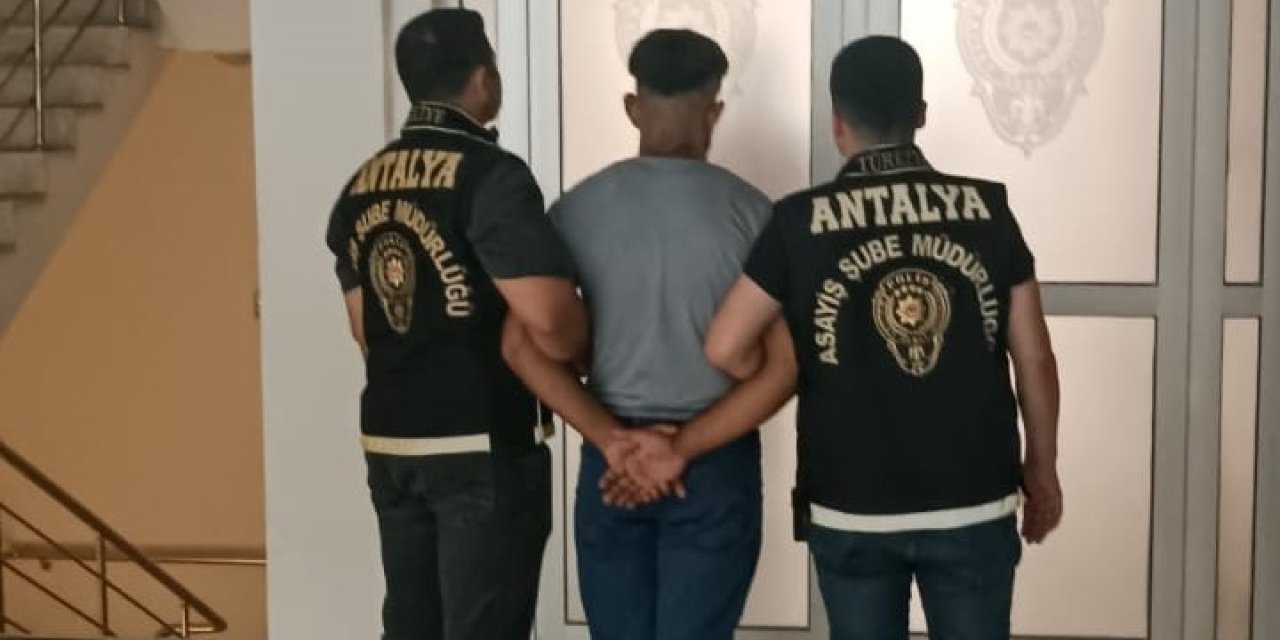 Antalya'da 25 Yıl Hapis Cezası Olan Cezaevi Firarisi Yakalandı