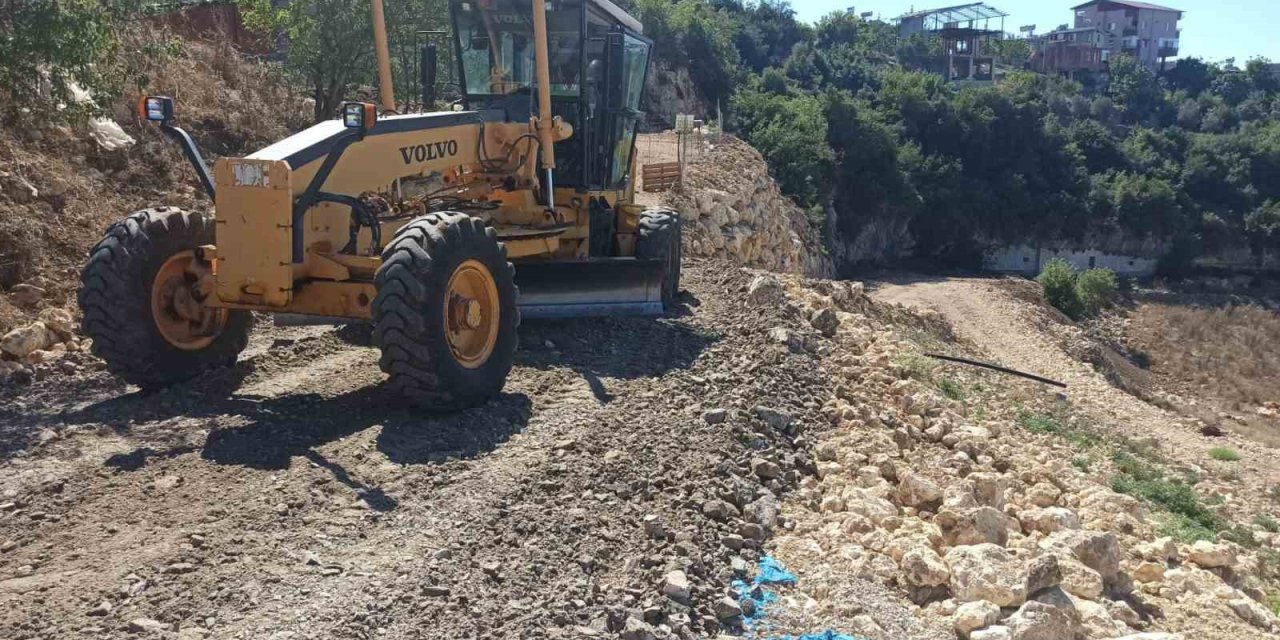 Yenişehir Belediyesi, Kırsal Mahallelerde Yol Açma Çalışmalarını Sürdürüyor