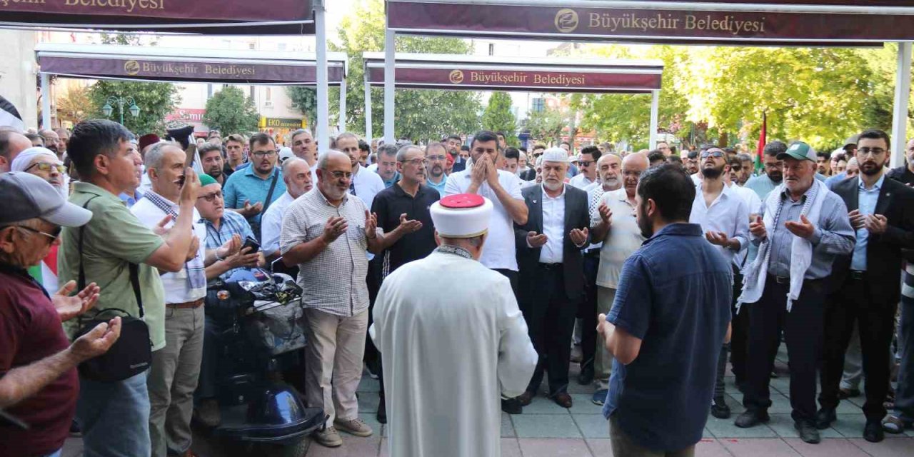 Vatandaşlar Ünlü Ve Haniye İçin Toplandı