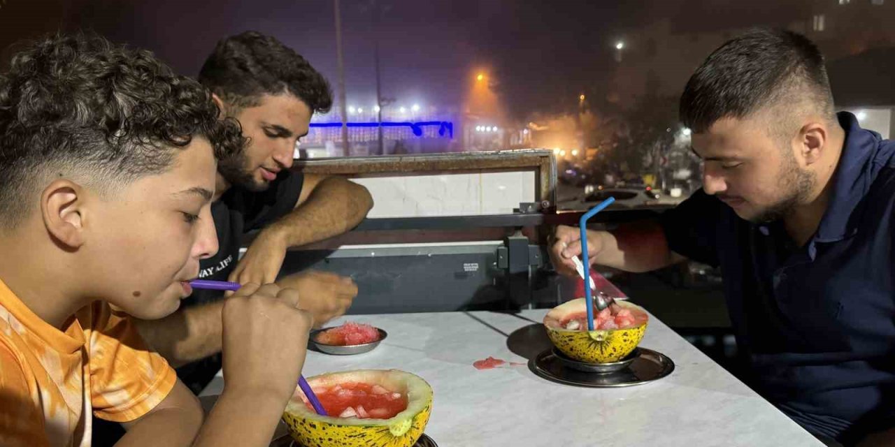 Toroslar’ın Zirvesinden Getirilen Karla Serinliyorlar