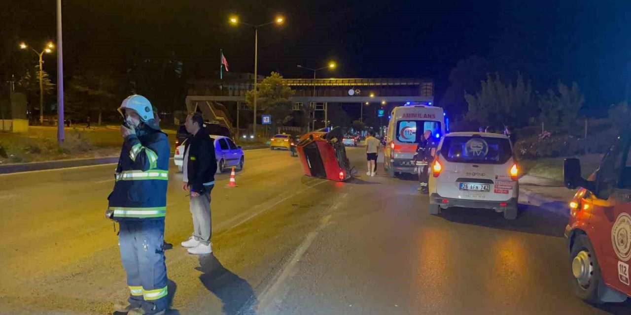 Şerit Değiştirirken Çarptığı Cip Takla Atarak Karşı Şeride Geçti