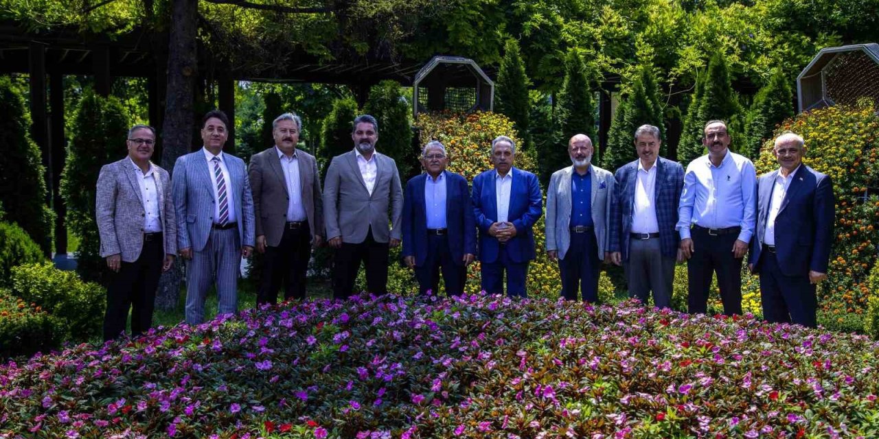 Başkan Büyükkılıç’tan Belediye Başkanlarıyla İstişare Toplantısı